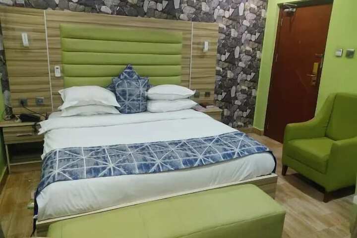 Room 4 of 31