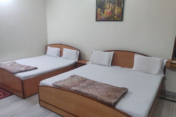 Room 5 of 10