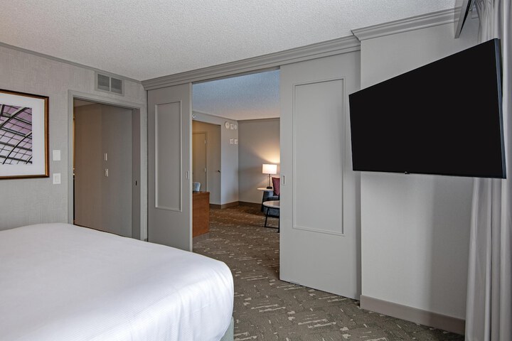 Room 10 of 102