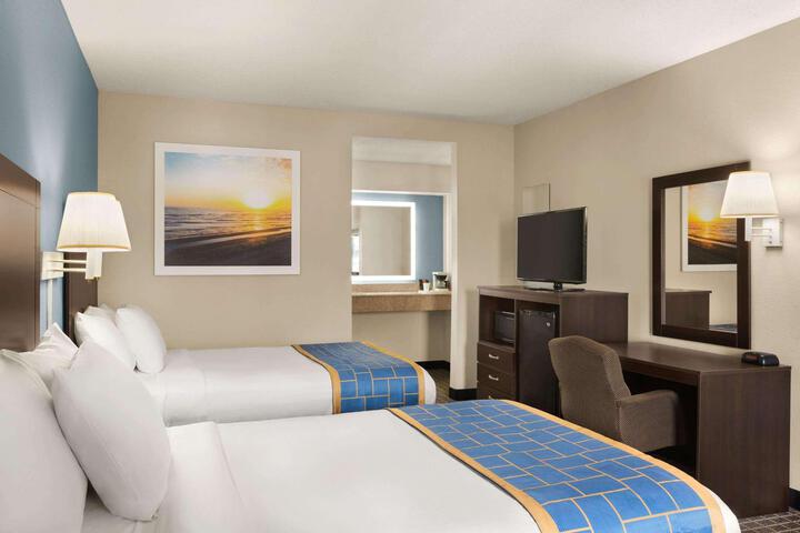 Standard Room, King or Two Doubles (3 of 3)