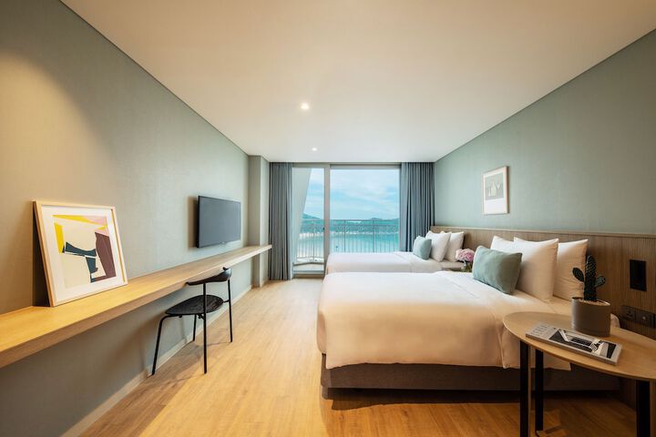 Room 10 of 98