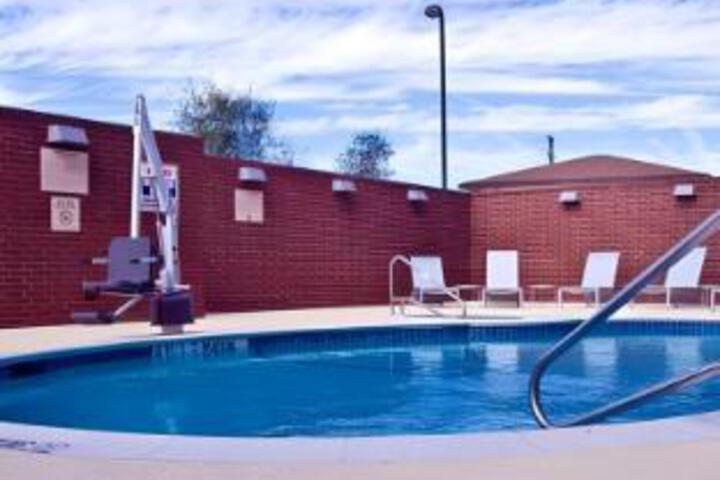 Pool 18 of 35