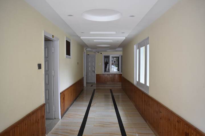 Ballroom/Hall 8 of 13
