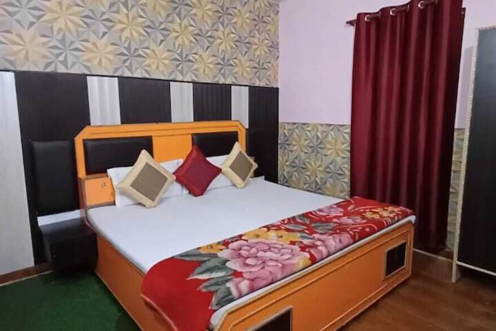 Room 4 of 31