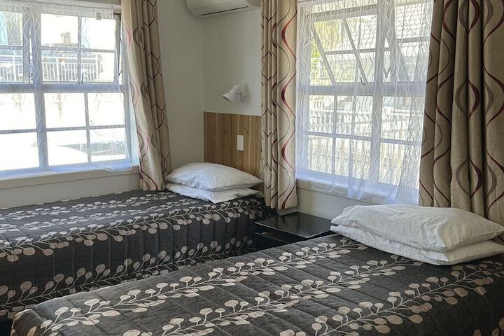 Room 12 of 27