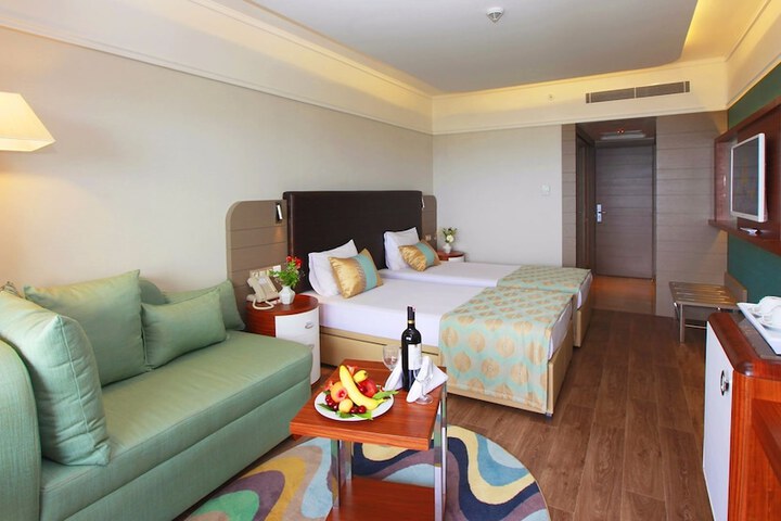 Room 10 of 48