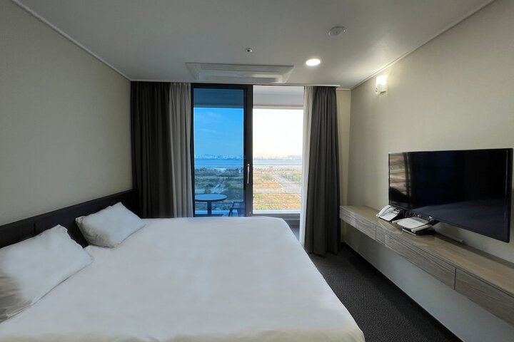 Room 12 of 23