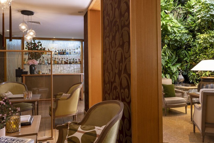 Lounge 99 of 112