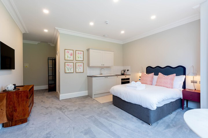 Room 44 of 190