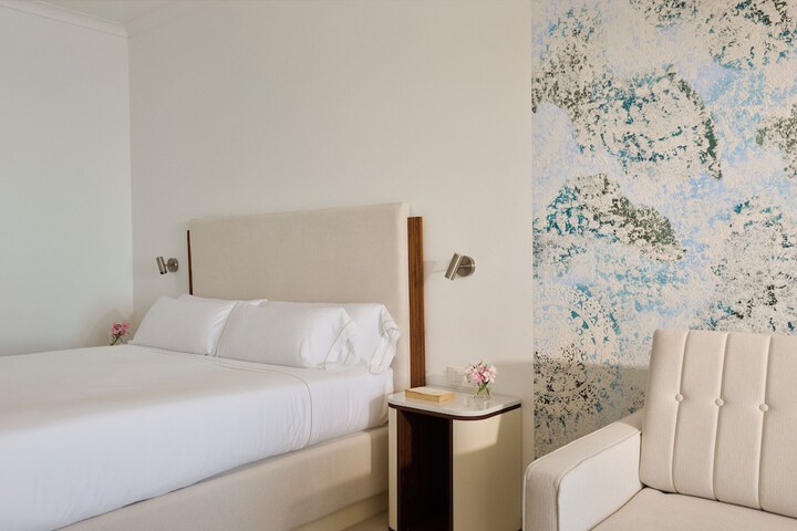 Room 12 of 60