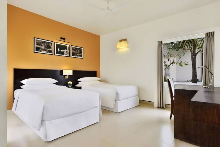 Room 8 of 68