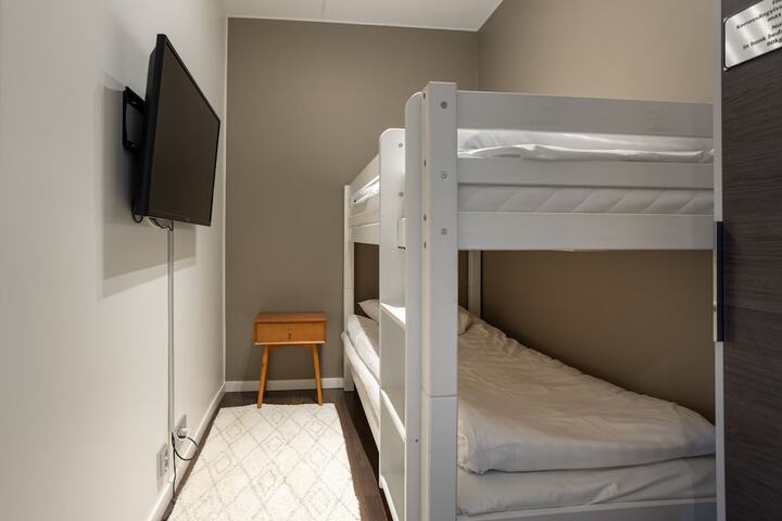Room 4 of 76