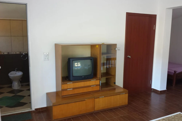 Room 5 of 14