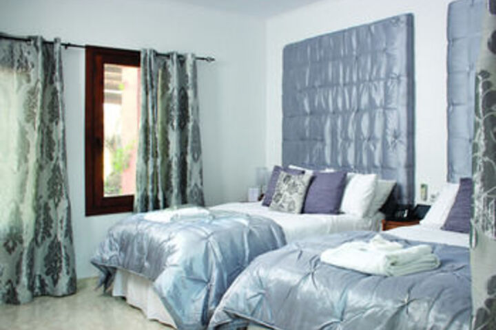 Room 9 of 28