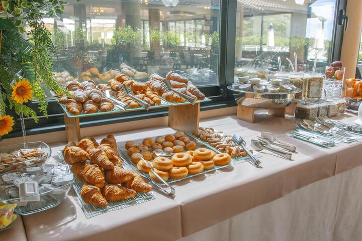 Breakfast/Coffee Service 101 of 123