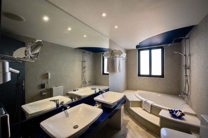 Bathroom Interior Photo