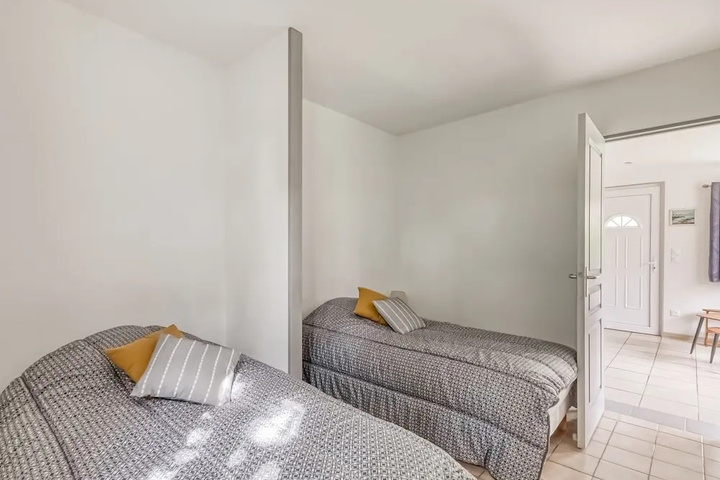 Quaint Holiday Home in Tracy sur Mer Near Seabeach