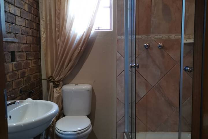 Room 18 of 28