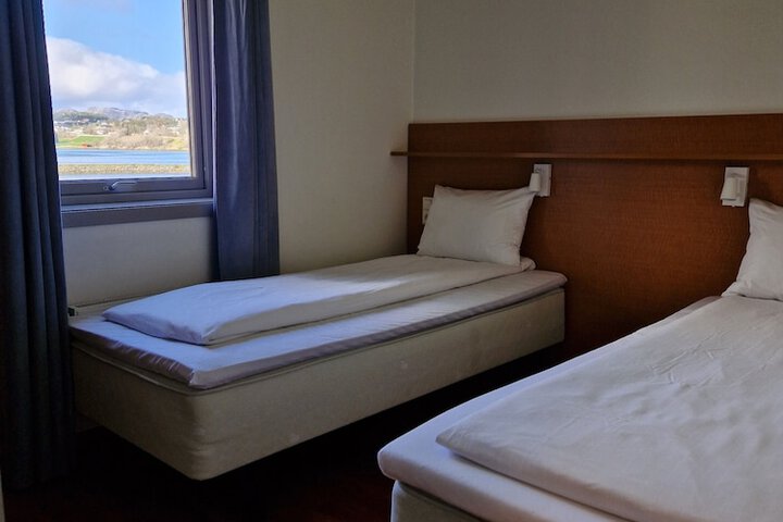 Room 12 of 40