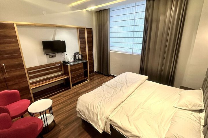 Room 11 of 20