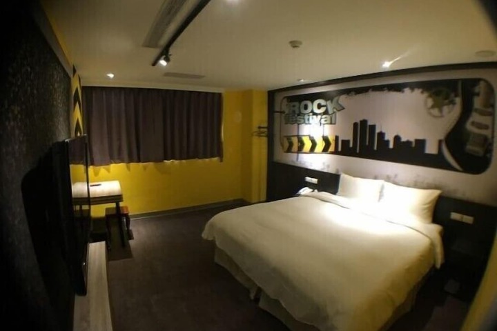 Room 14 of 50