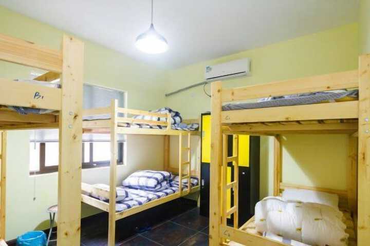 Room 13 of 22