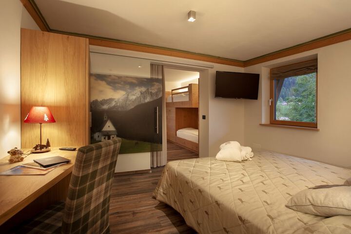 Room 13 of 148