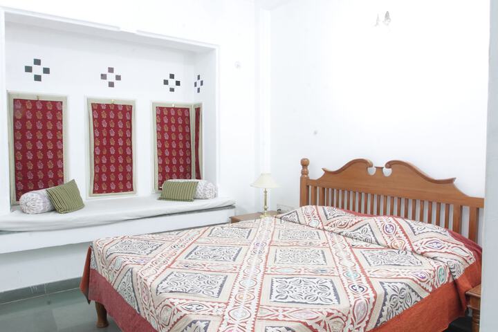 Room 5 of 20