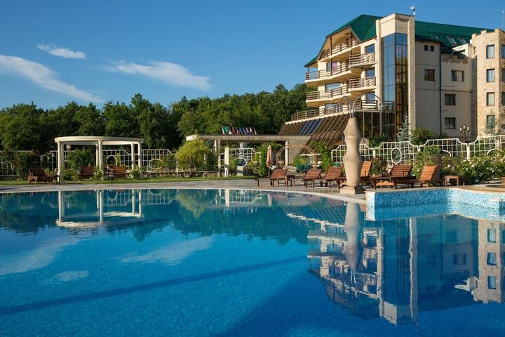 Pools & Facilities