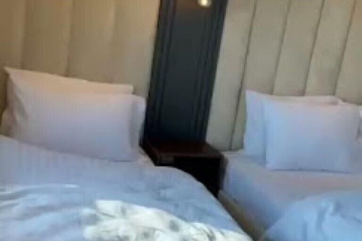 Room 10 of 10