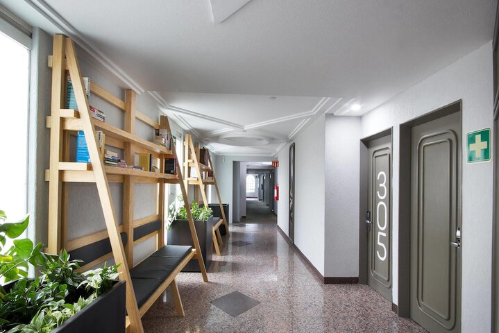 Entrance & Lobby