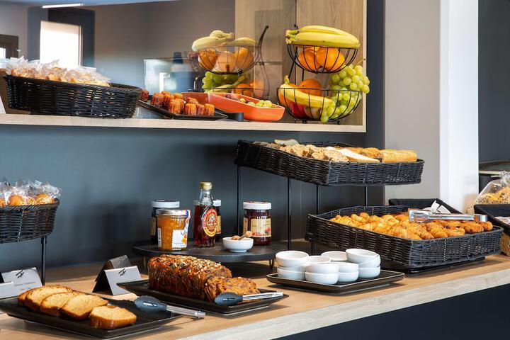 Breakfast/Coffee Service 65 of 77
