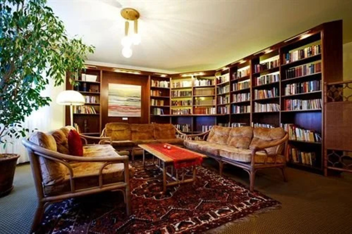 Room 13 of 24