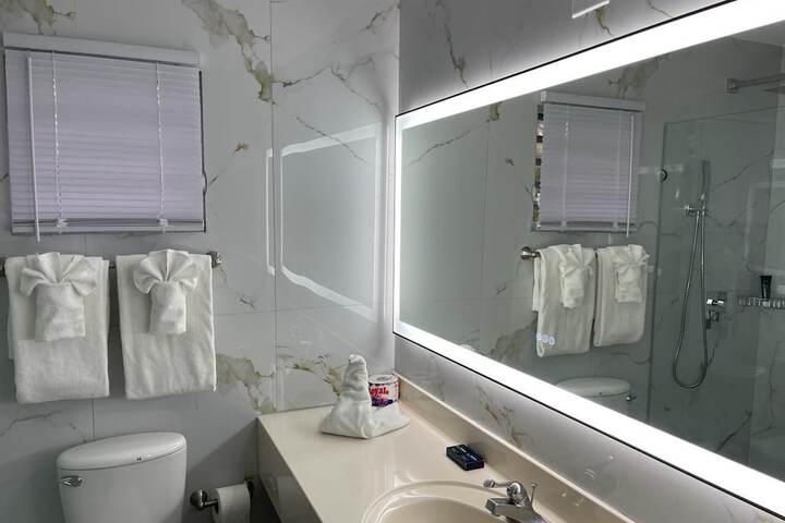 Room 43 of 77