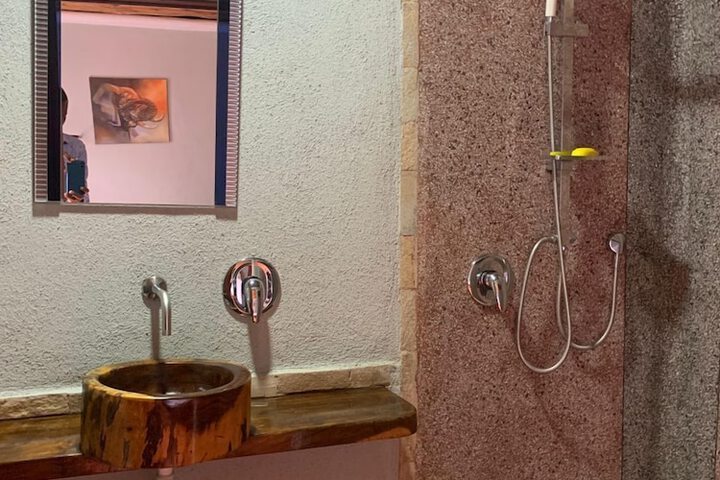 Room 16 of 28