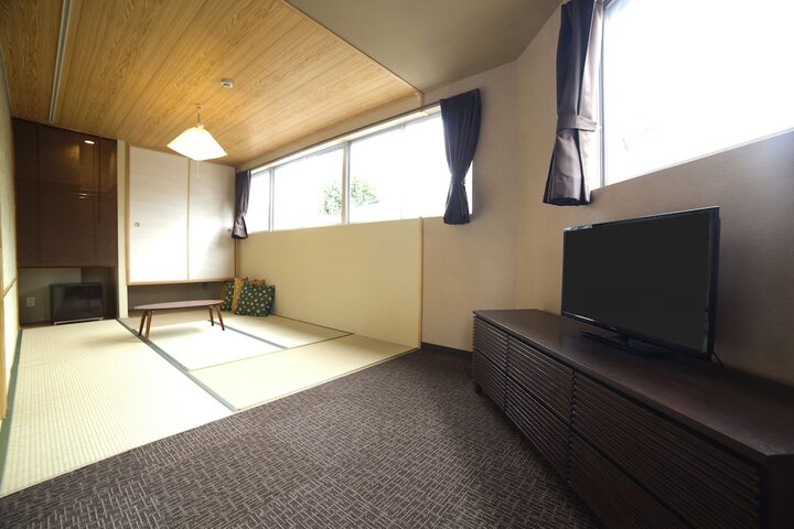 Room 10 of 27
