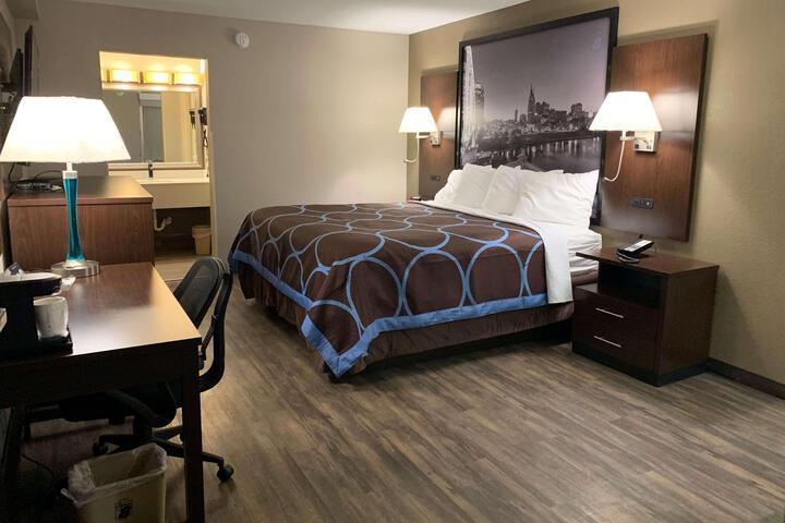1 King Bed Accessible (5 of 11)