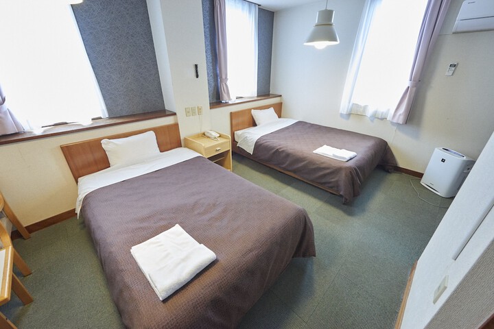 Room 8 of 30