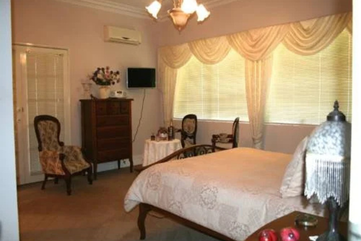 Room 2 of 6