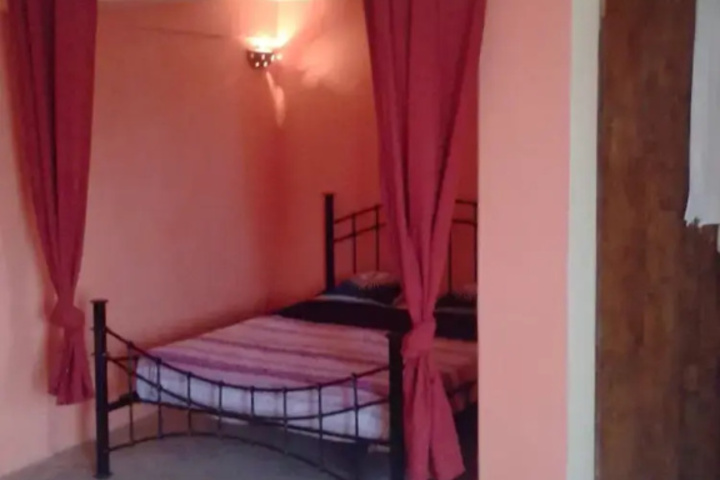 Room 5 of 10