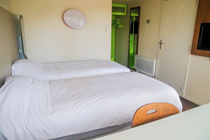 Room 16 of 76