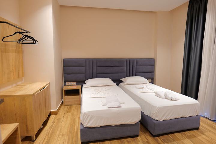 Room 27 of 107