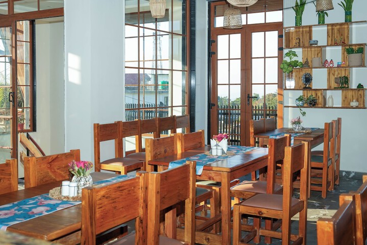 Dining 62 of 73