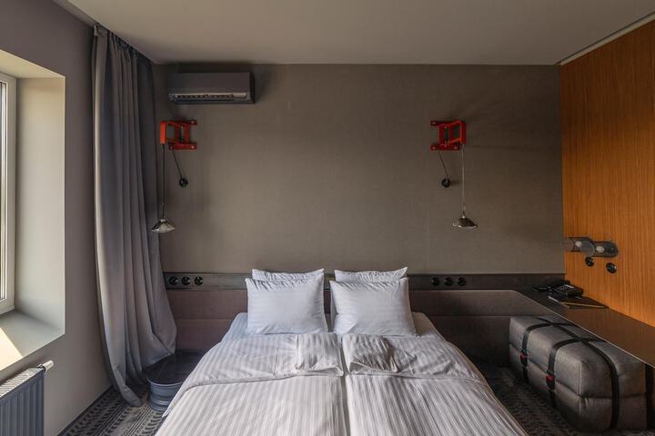 Room 15 of 33
