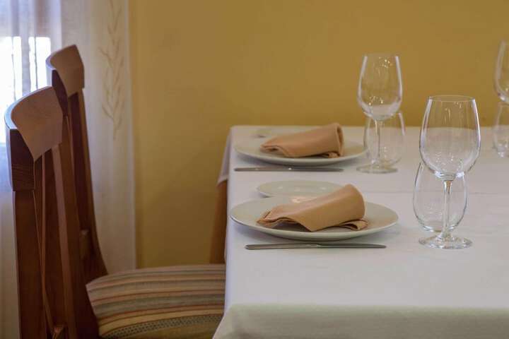 Dining 36 of 51
