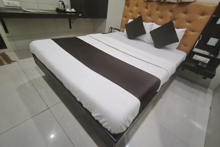 Room 6 of 16