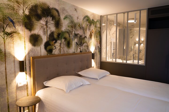 Room 12 of 60
