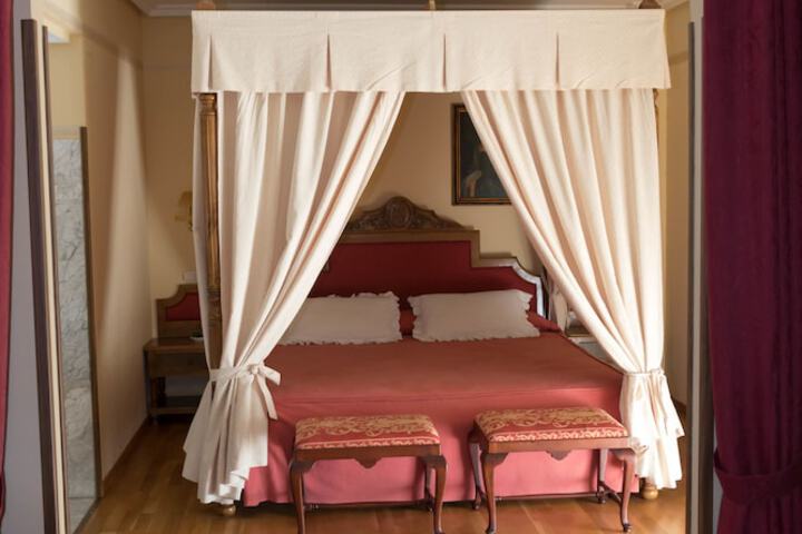 Room 10 of 22