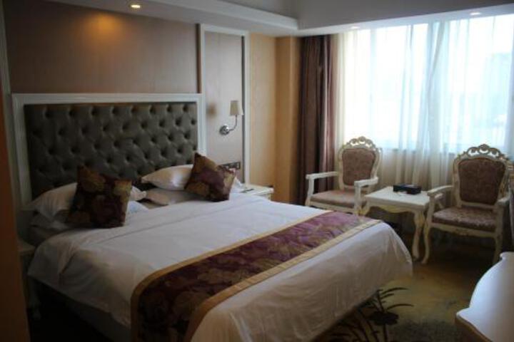 European King Hotel