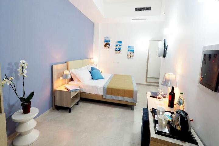 Room 6 of 43